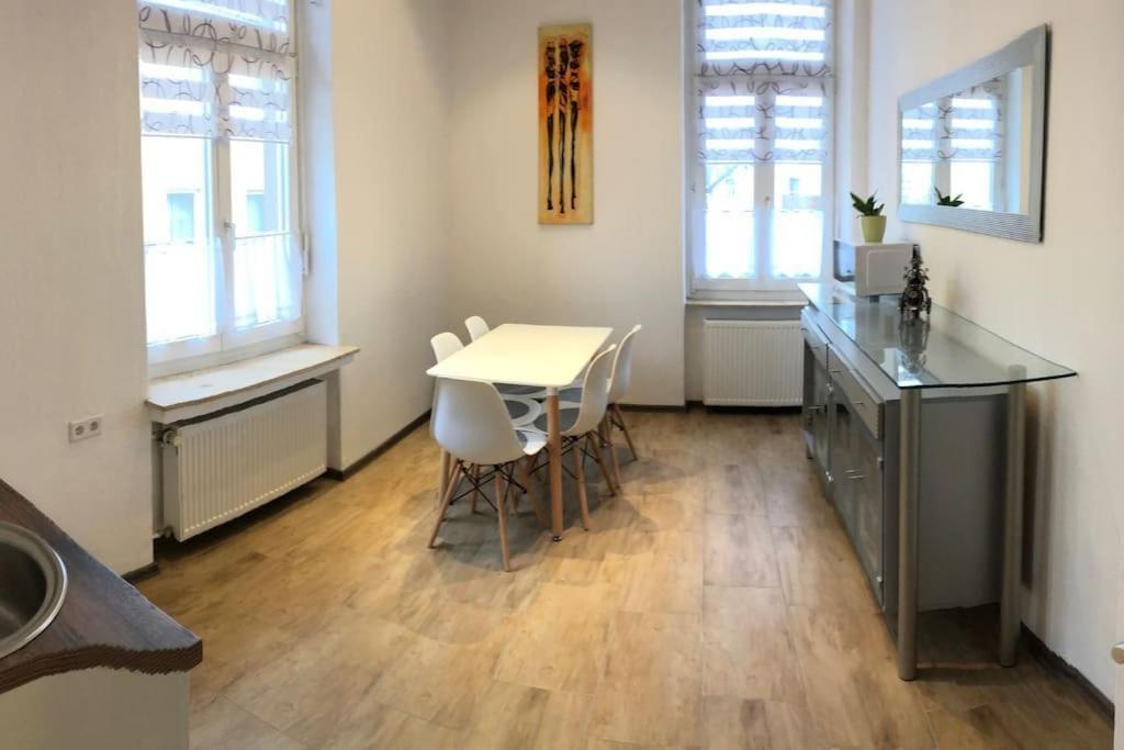 Apartmenthaus Am Bahnhof เดทโมลด์ ภายนอก รูปภาพ