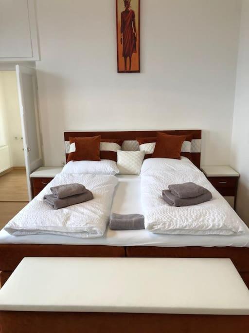 Apartmenthaus Am Bahnhof เดทโมลด์ ภายนอก รูปภาพ