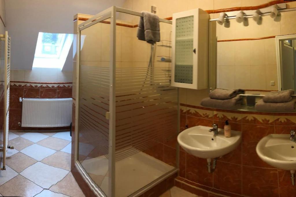 Apartmenthaus Am Bahnhof เดทโมลด์ ภายนอก รูปภาพ