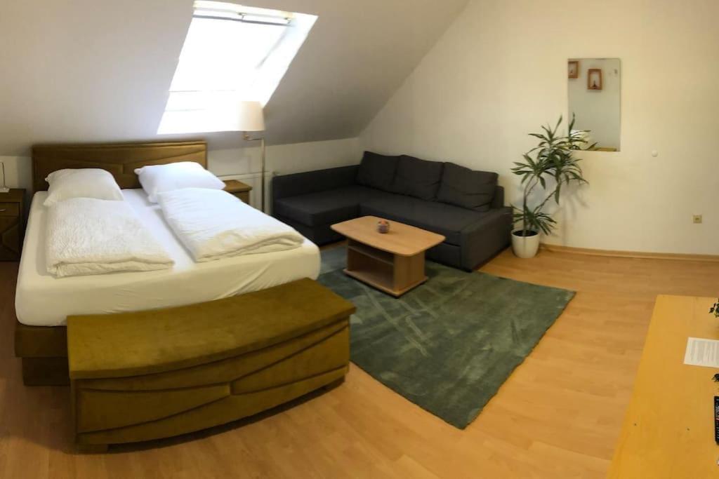 Apartmenthaus Am Bahnhof เดทโมลด์ ภายนอก รูปภาพ