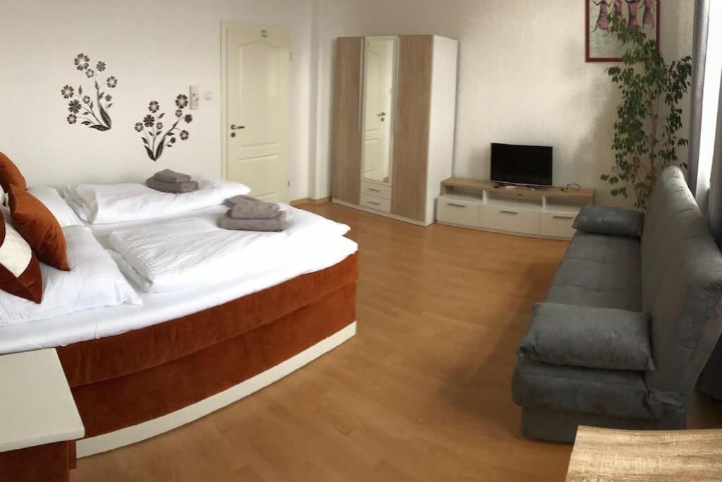 Apartmenthaus Am Bahnhof เดทโมลด์ ภายนอก รูปภาพ