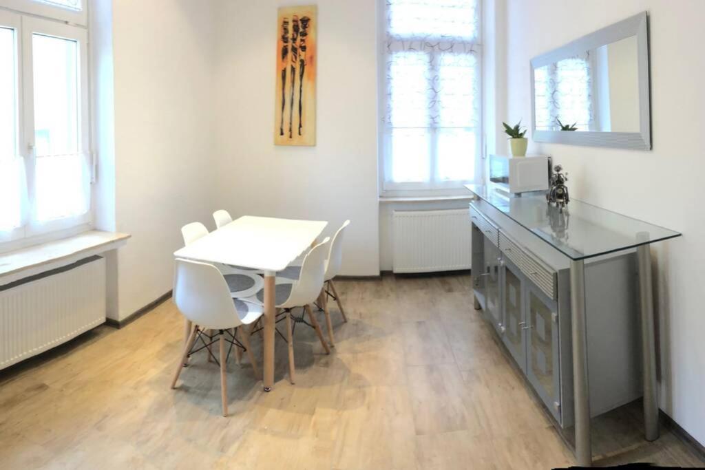 Apartmenthaus Am Bahnhof เดทโมลด์ ภายนอก รูปภาพ
