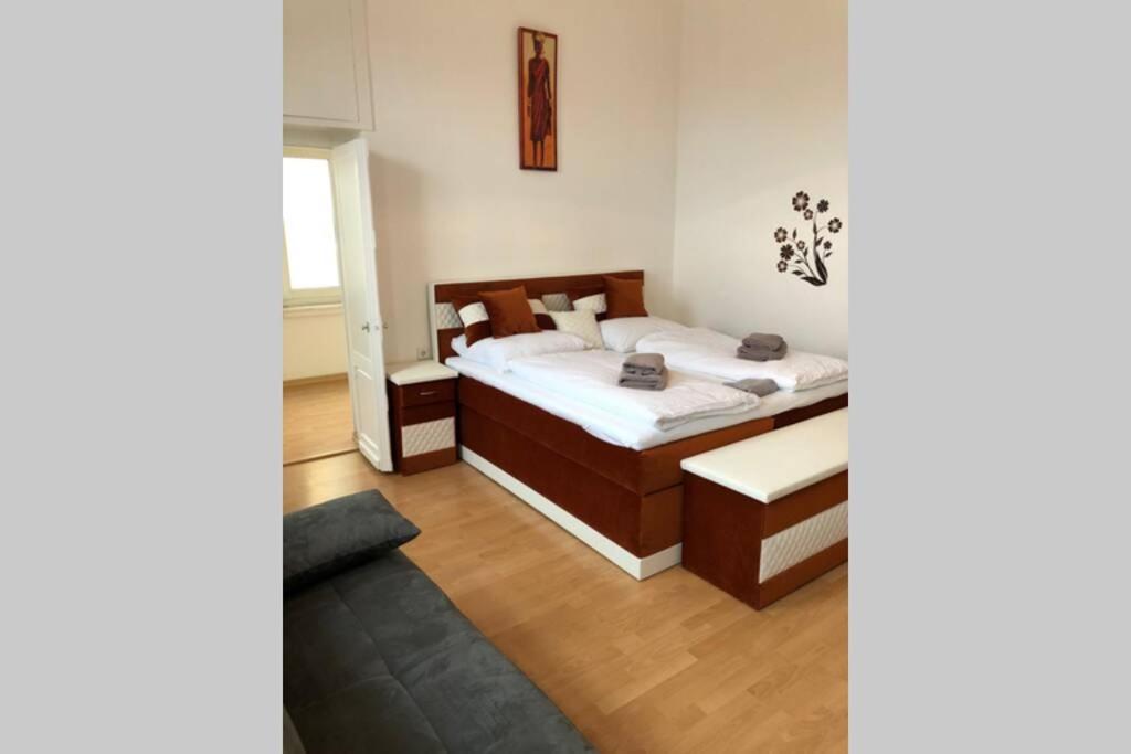 Apartmenthaus Am Bahnhof เดทโมลด์ ภายนอก รูปภาพ