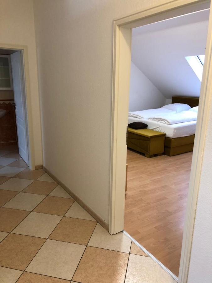 Apartmenthaus Am Bahnhof เดทโมลด์ ภายนอก รูปภาพ