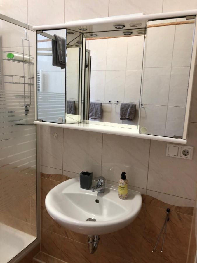 Apartmenthaus Am Bahnhof เดทโมลด์ ภายนอก รูปภาพ
