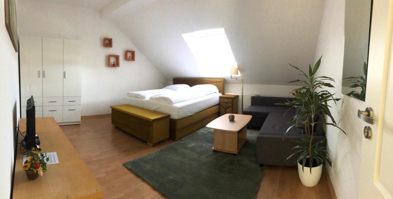 Apartmenthaus Am Bahnhof เดทโมลด์ ภายนอก รูปภาพ