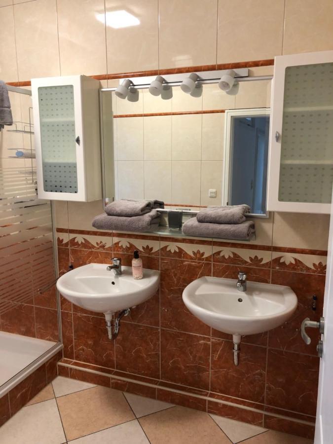 Apartmenthaus Am Bahnhof เดทโมลด์ ภายนอก รูปภาพ